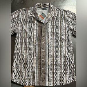 EARTHBOUND Trading Co. Button-Up Shirt Size M NWT
